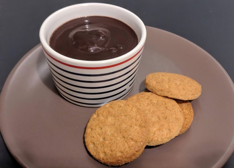 Cioccolata calda vegana senza latte e senza zucchero