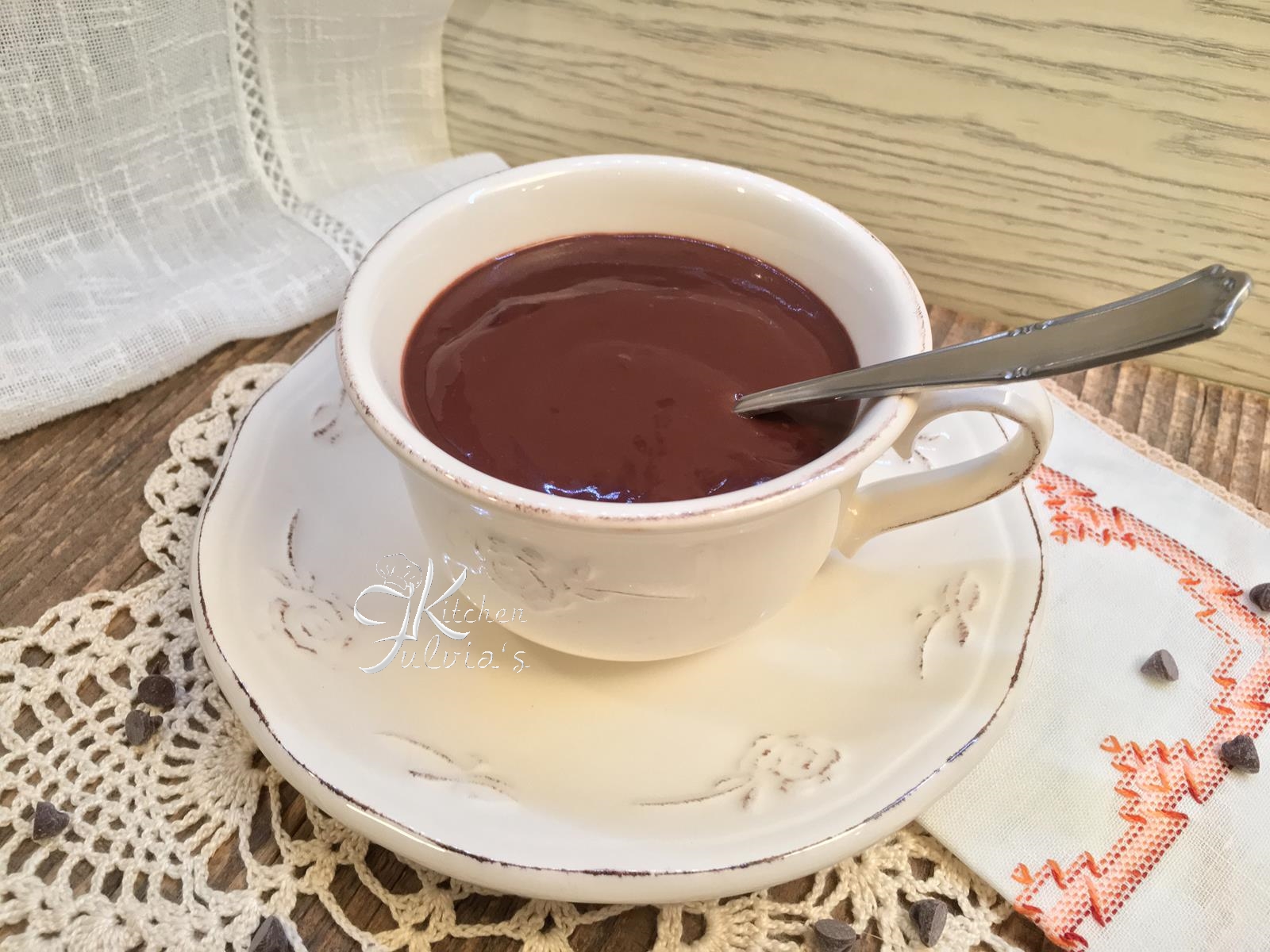 Cioccolata densa e profumata fatta in casa