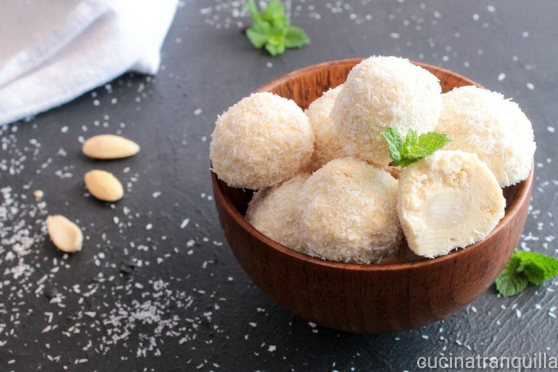 Cioccolatini al cocco con mandorla