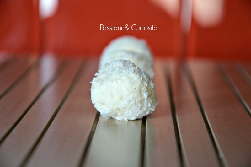 Cioccolatini al  cocco e cioccolato bianco