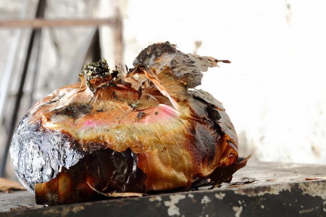 Cipolle al forno, il contorno che sta su tutto