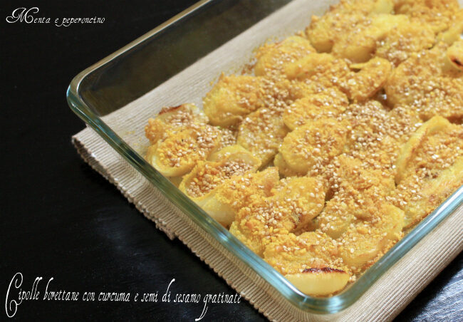 Cipolle borettane con curcuma e semi di sesamo gratinate
