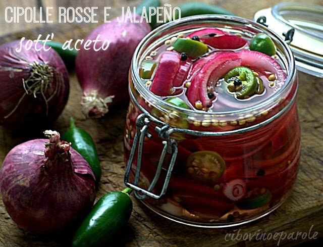 Cipolle rosse e jalapeño sott’ aceto