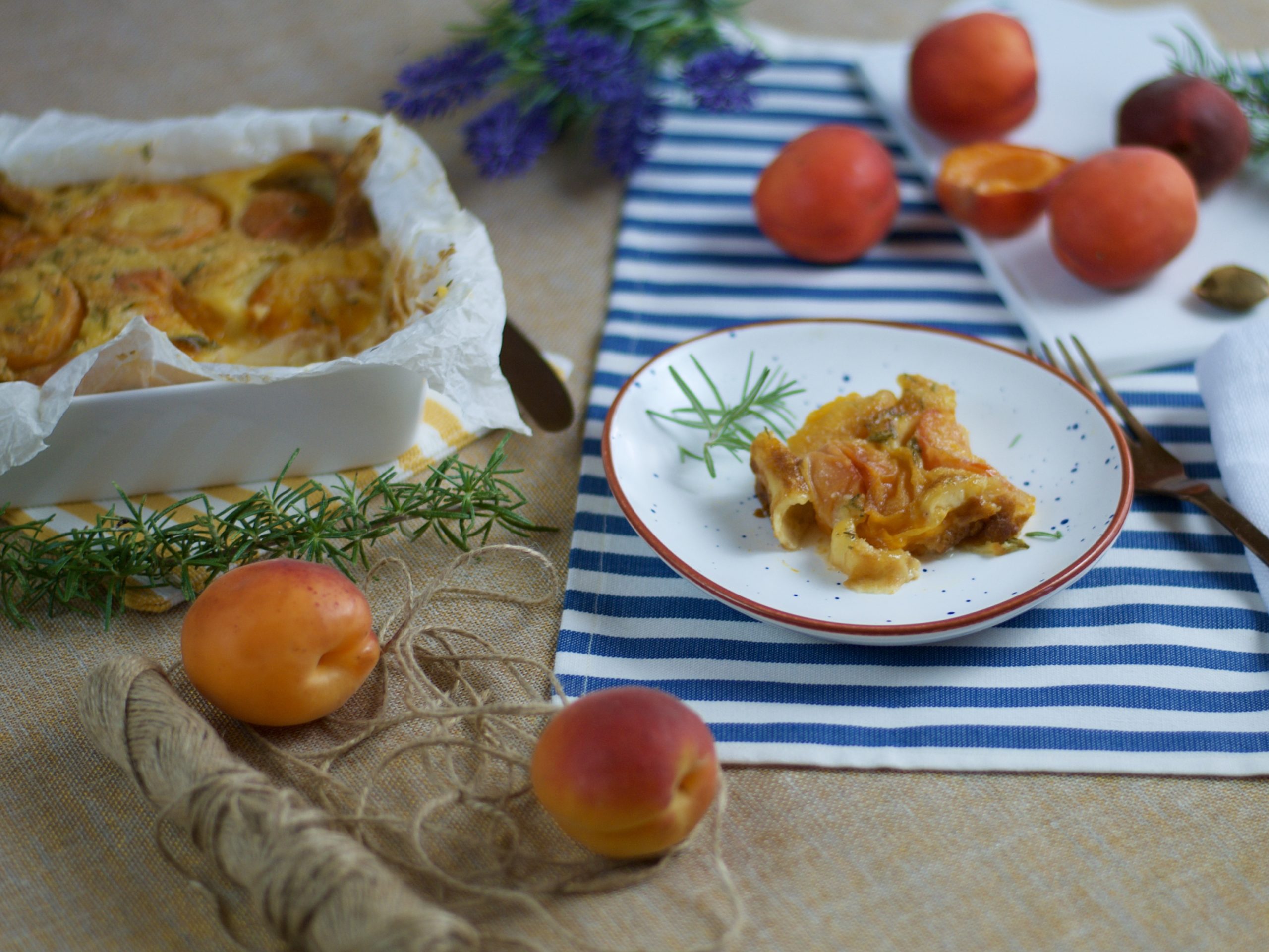 Clafoutis alle albicocche al timo e rosmarino