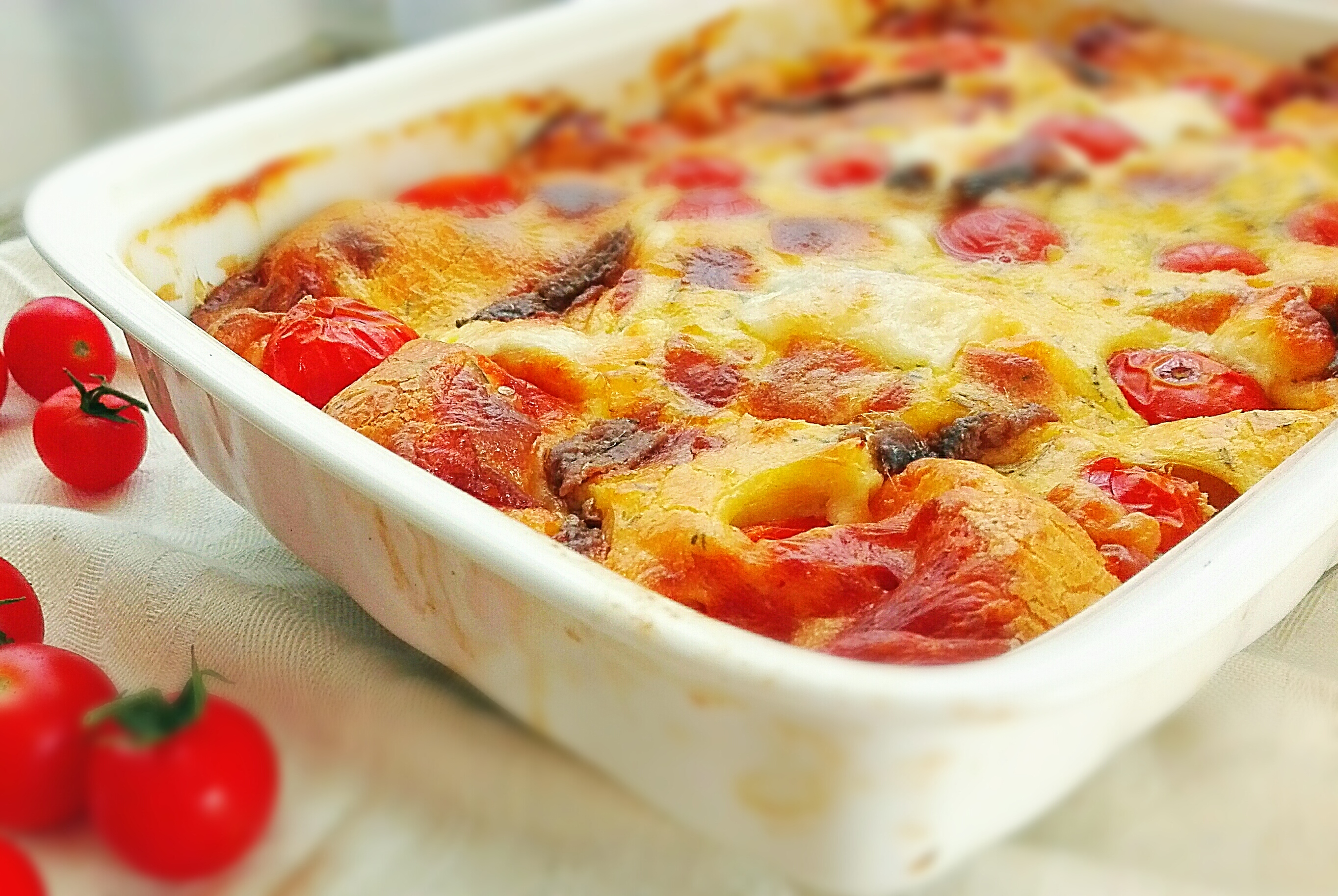 Clafoutis pomodorini, scamorza e acciughe