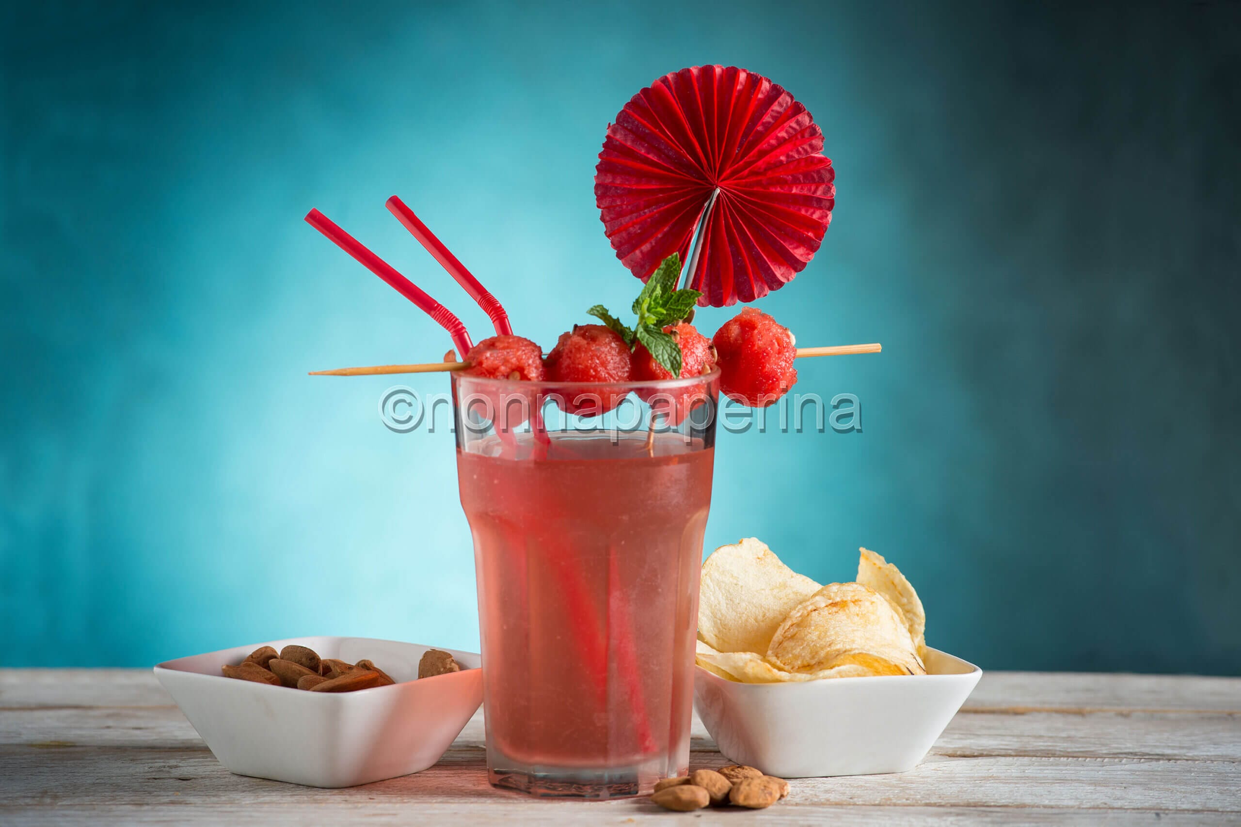 Cocktail con anguria e acqua tonica, un ottimo analcolico