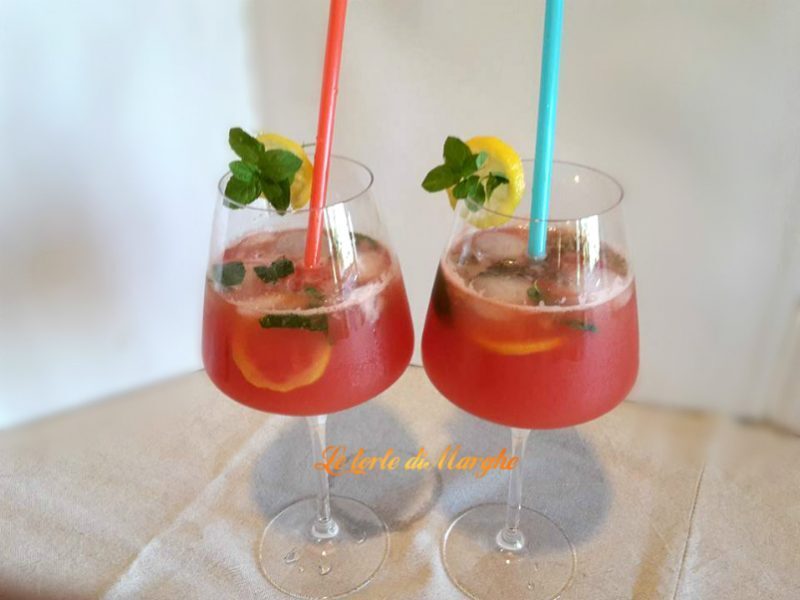 Cocktail con succo di anguria analcolico