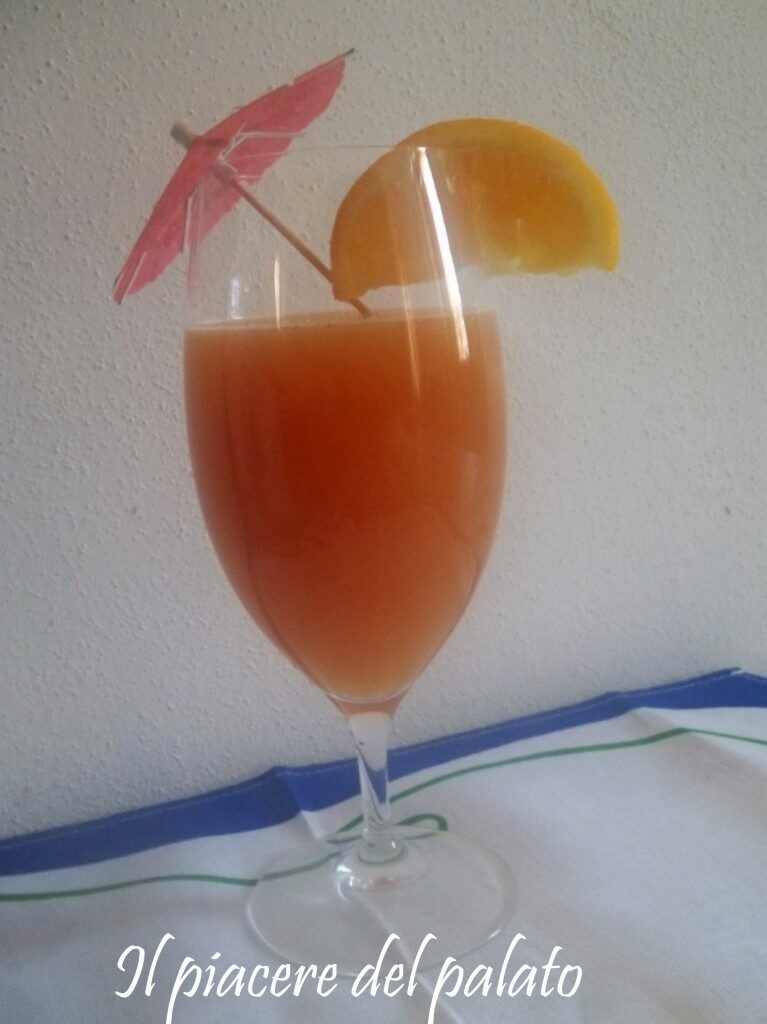 Cocktail di frutta analcolico
