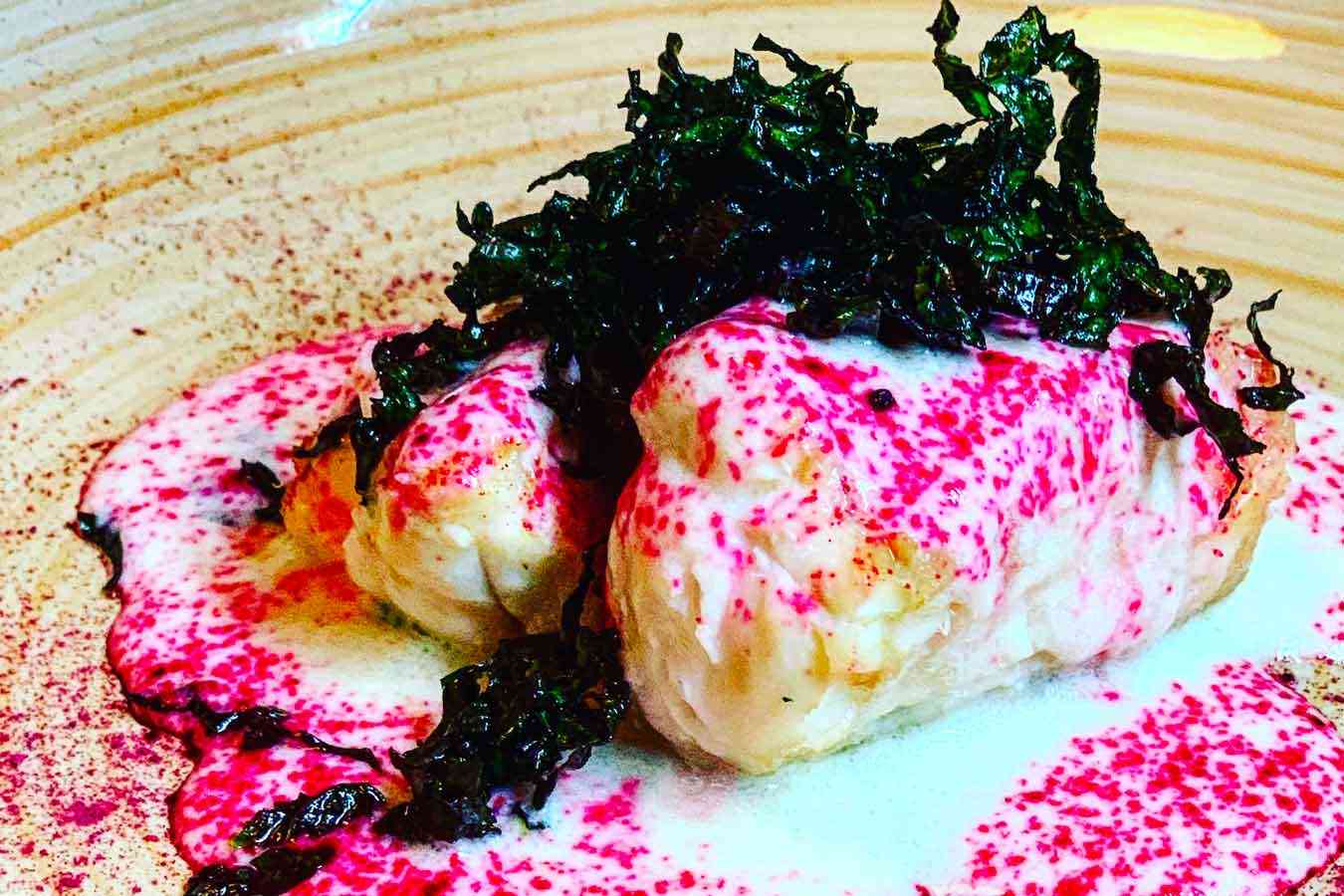 Coda di rospo in tom kha gai e cavolo nero