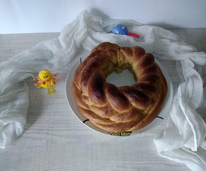 Colac pane rumeno delle feste semiintegrale