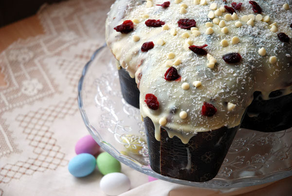 Colomba ai frutti di bosco e cioccolato bianco