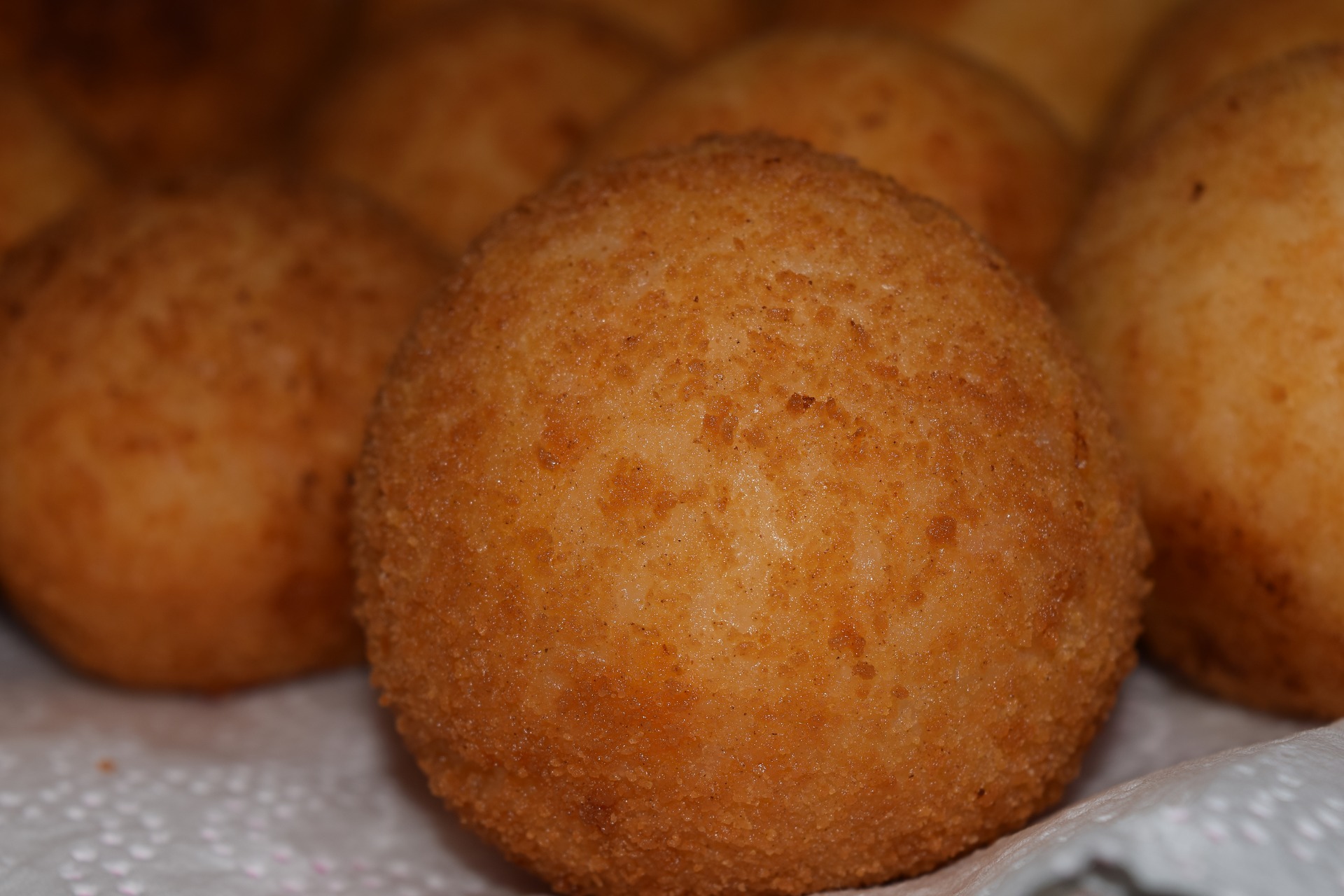Come fare gli arancini in casa: ricetta semplice e gustosa