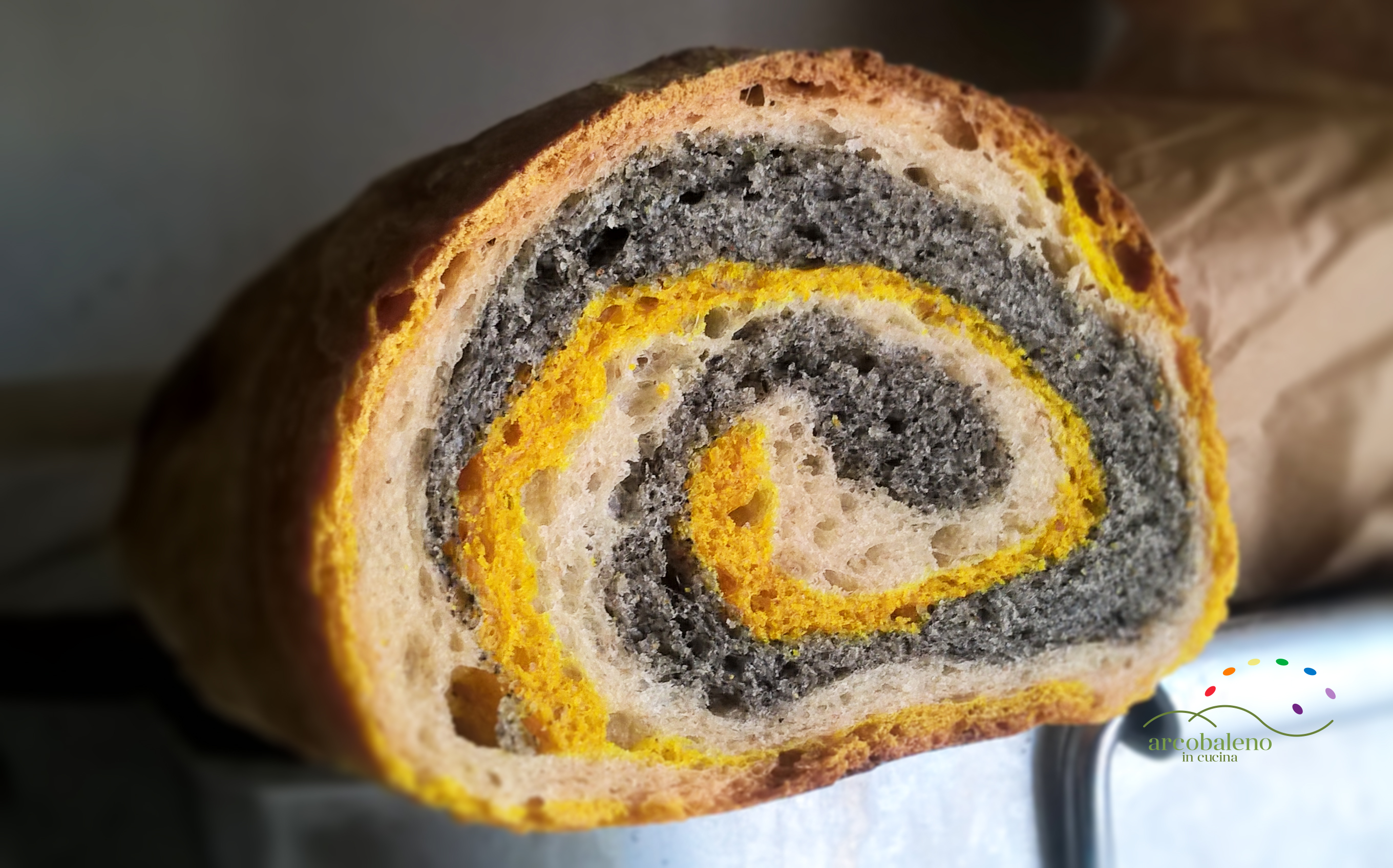 Come fare il pane biologico colorato di giallo, nero e bianco!