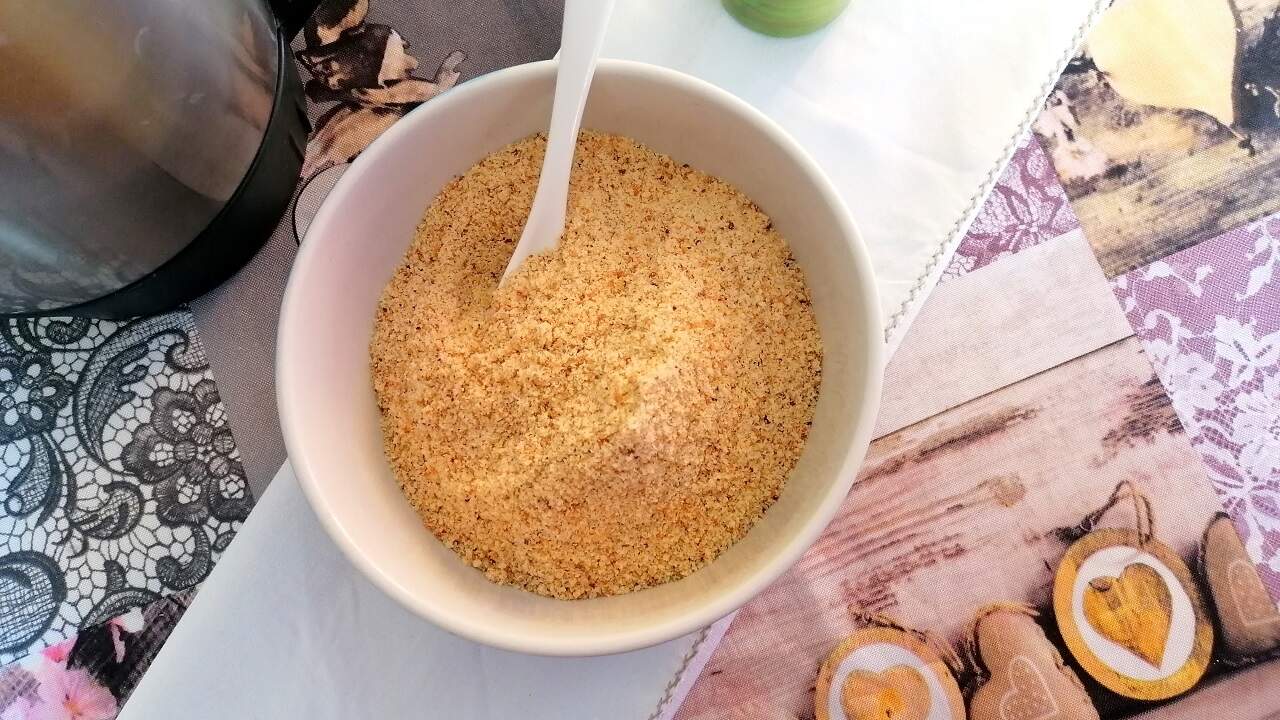 Come fare il pangrattato aromatizzato, con e senza bimby