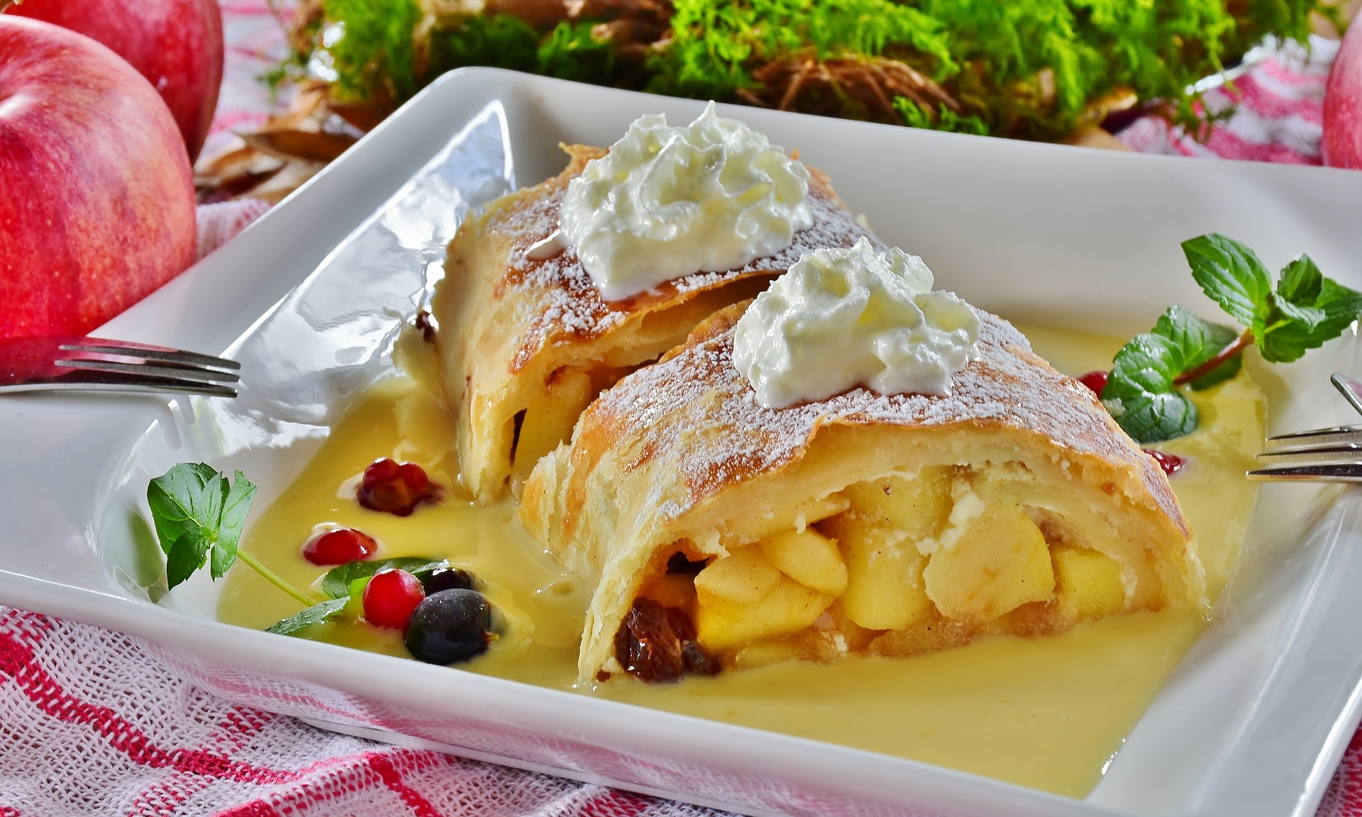 Come fare lo strudel di mele in casa: ricetta semplice e gustosa