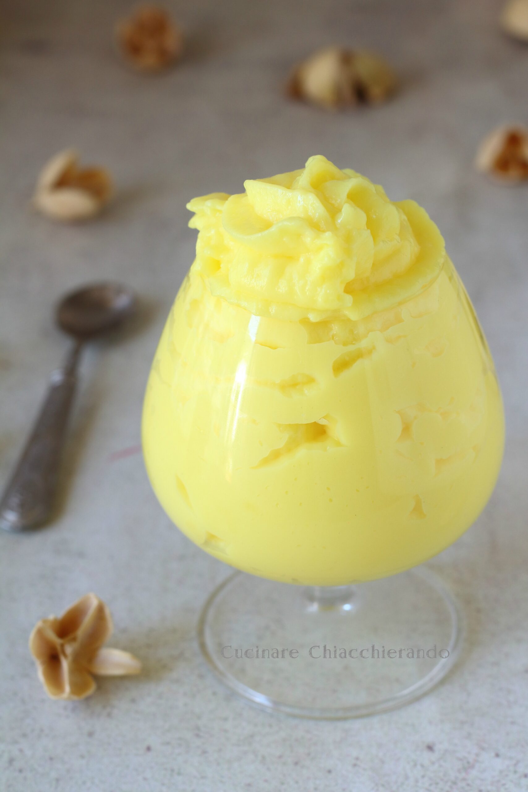 Come preparare la crema pasticcera. ricetta classica senza panna