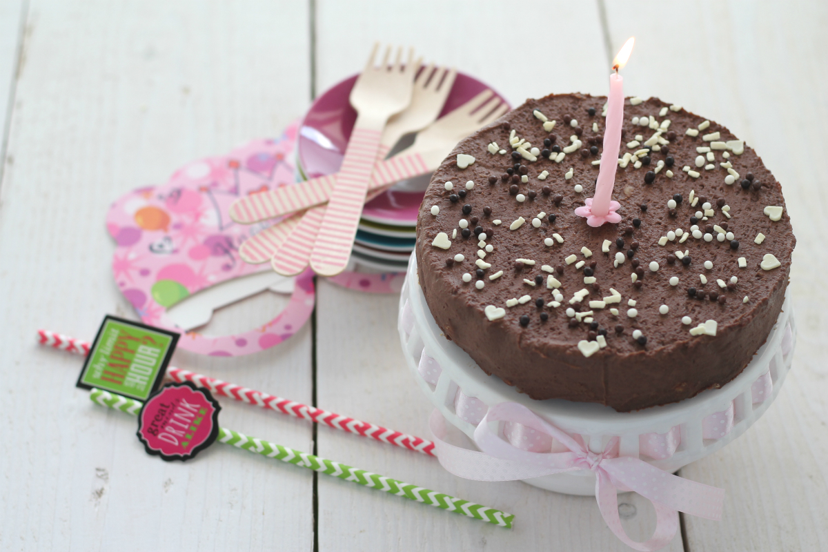 Compleanno con la “chocolate biscuit cake”