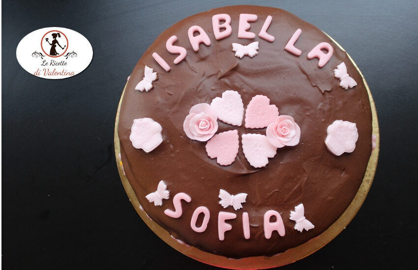 Compleanno delle gemelle: torta madeira alla vaniglia con copertura di ganache fondente