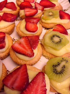 Con e senza bimby, pasticcini di crema di fragole e kiwi