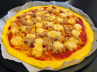Con e senza bimby, pizza di polenta con mais, tonno ed emmental
