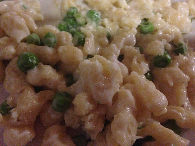 Con e senza bimby, spatzle con speck e philadelphia e piselli e philadelphia