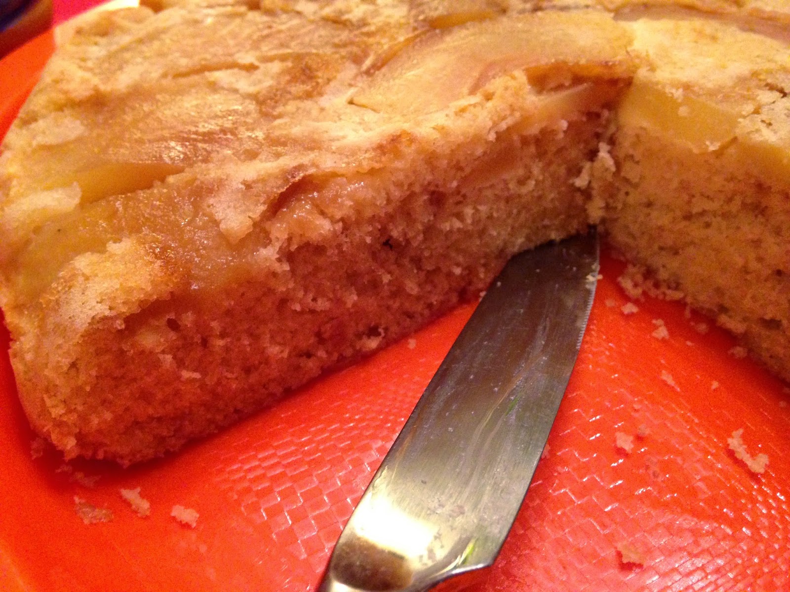 Con e senza bimby, torta alle mele capovolta con biscotti alla cannella per una cena tra amici