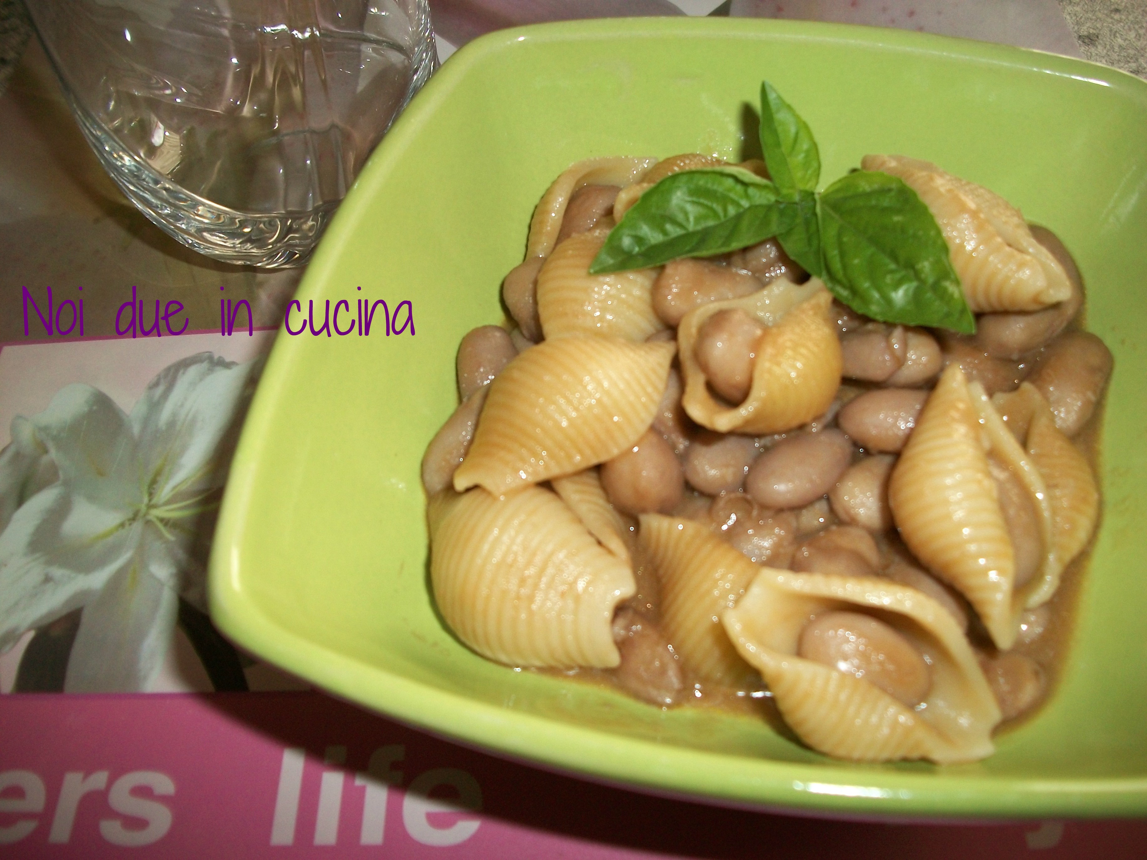 Conchiglie con fagioli borlotti freschi