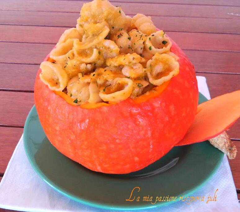 Conchiglie di pasta con zucchine