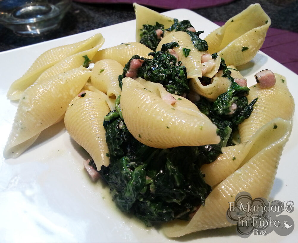 Conchiglioni con speck e spinaci
