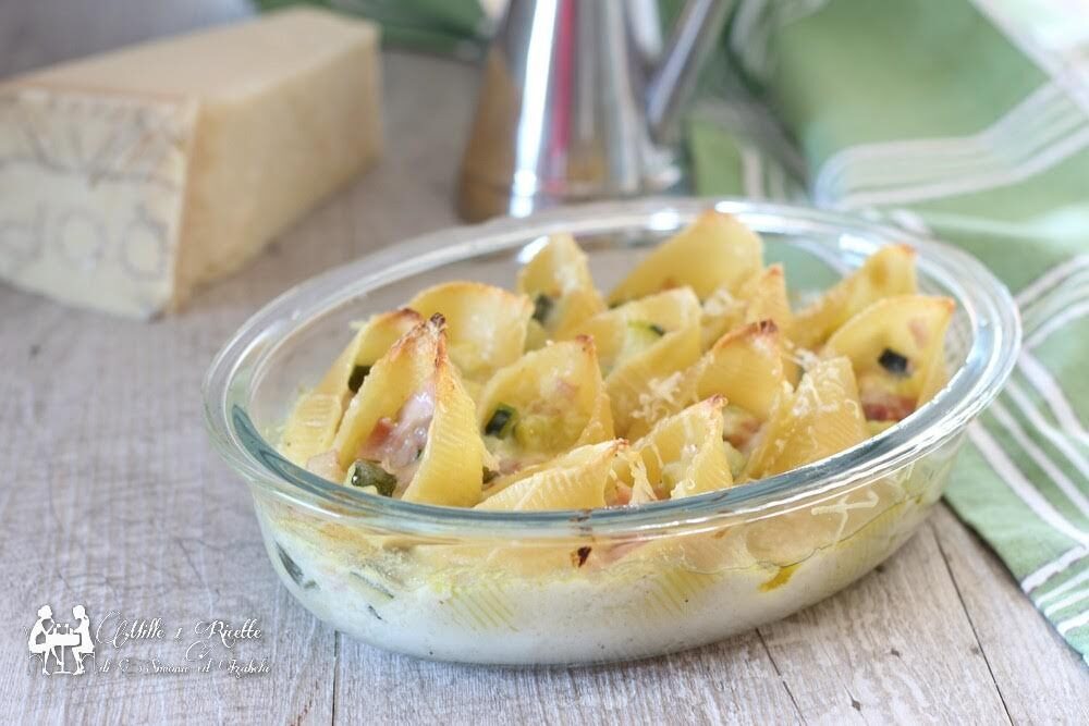 Conchiglioni gratinati con zucchina, prosciutto e besciamella