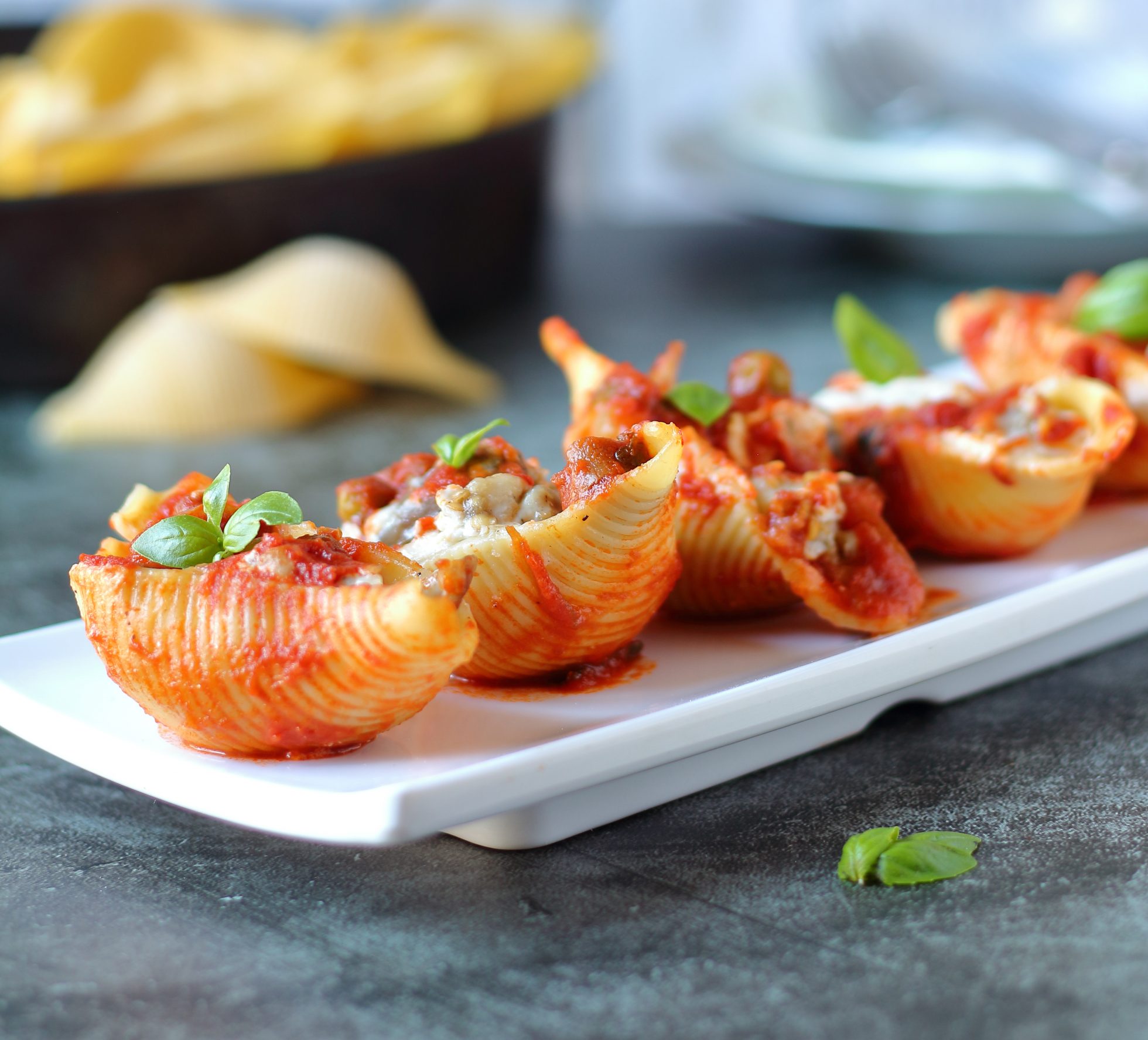 Conchiglioni ripieni al forno con la ricotta