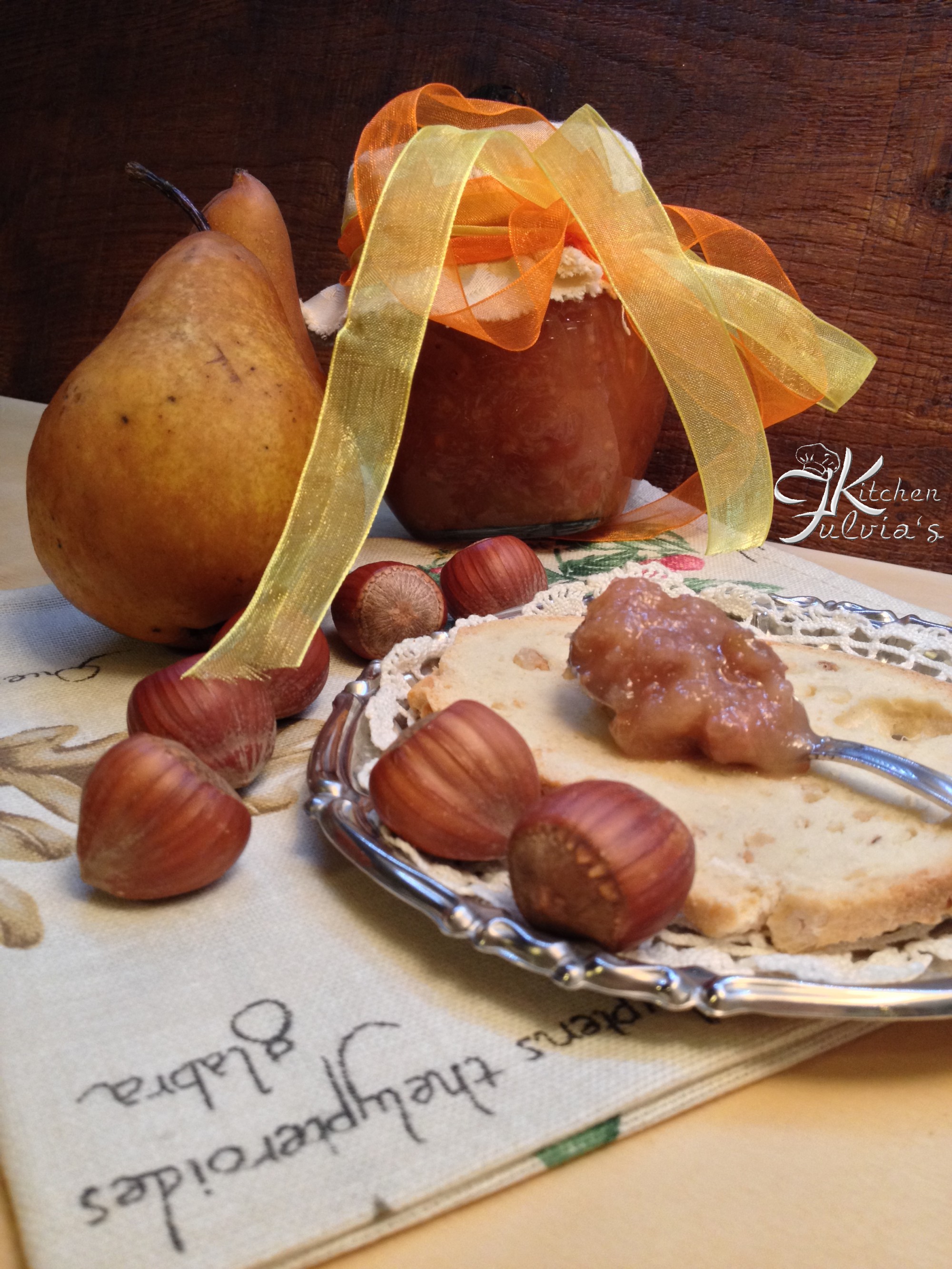 Confettura di pere e nocciole