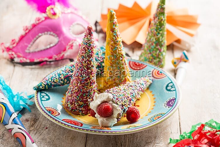 Coni colorati per carnevale, un’idea simpatica per le feste