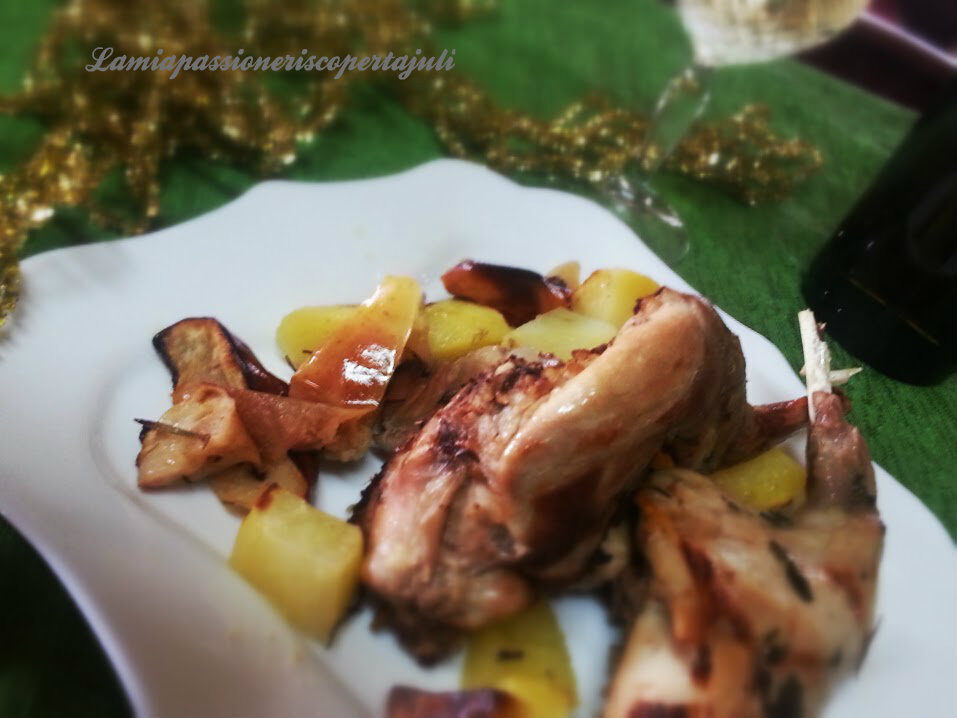 Coniglio al forno con mele e patate