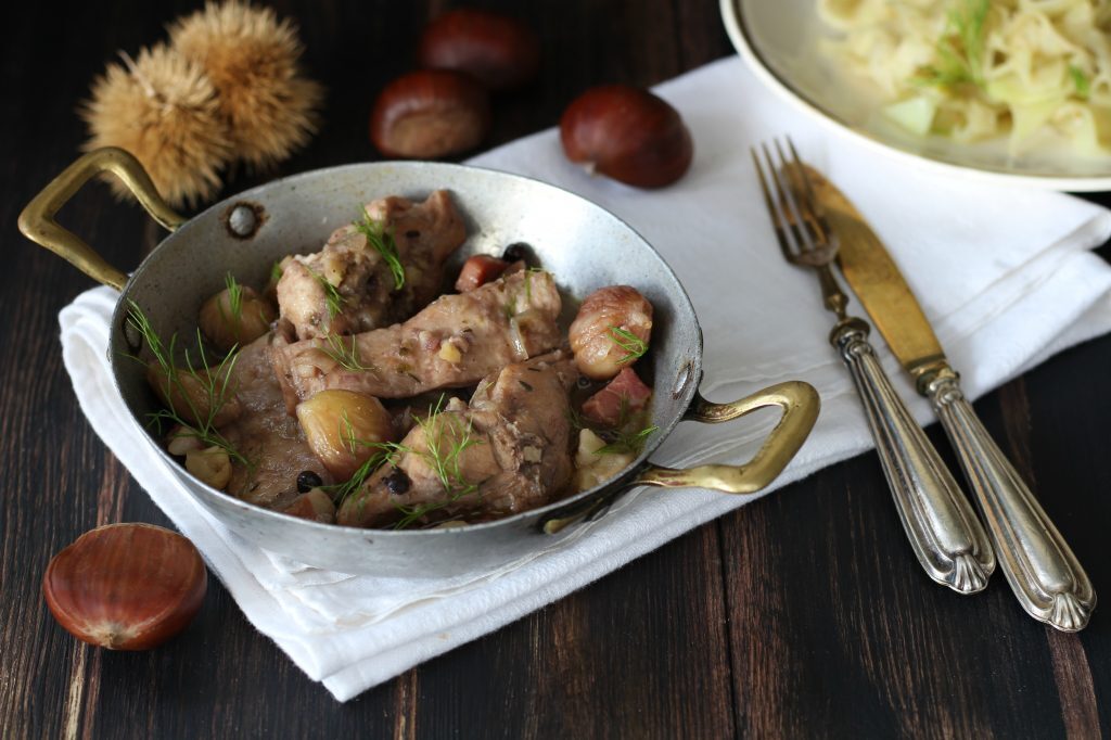 Coniglio al porto con castagne e speck affumicato