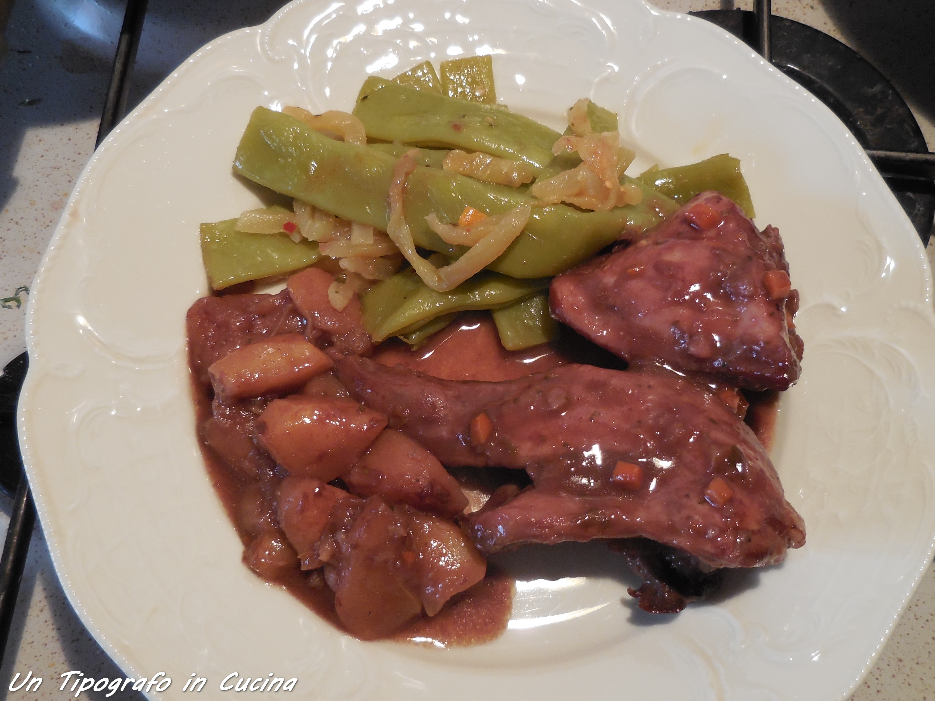 Coniglio al vino rosso e mele con taccole saltate in padella…
