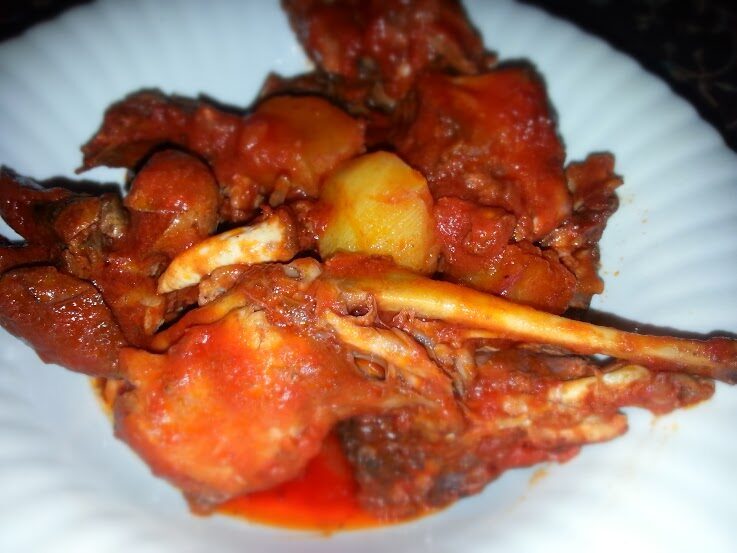 Coniglio con salsa di pomodoro
