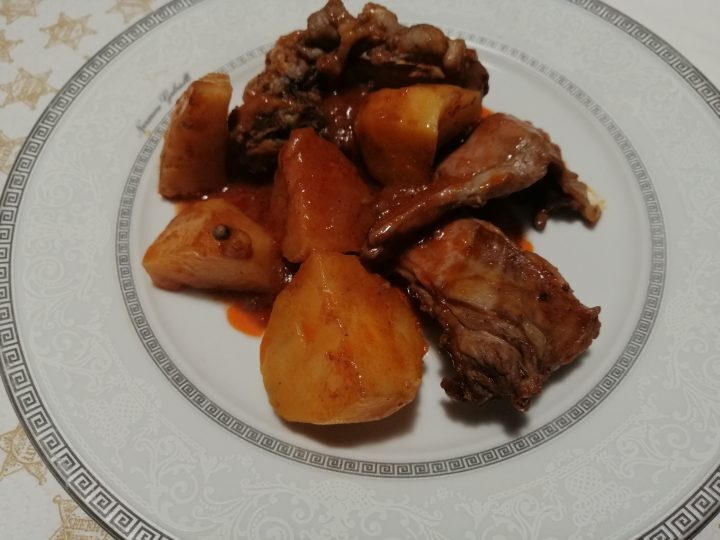 Coniglio in umido con patate