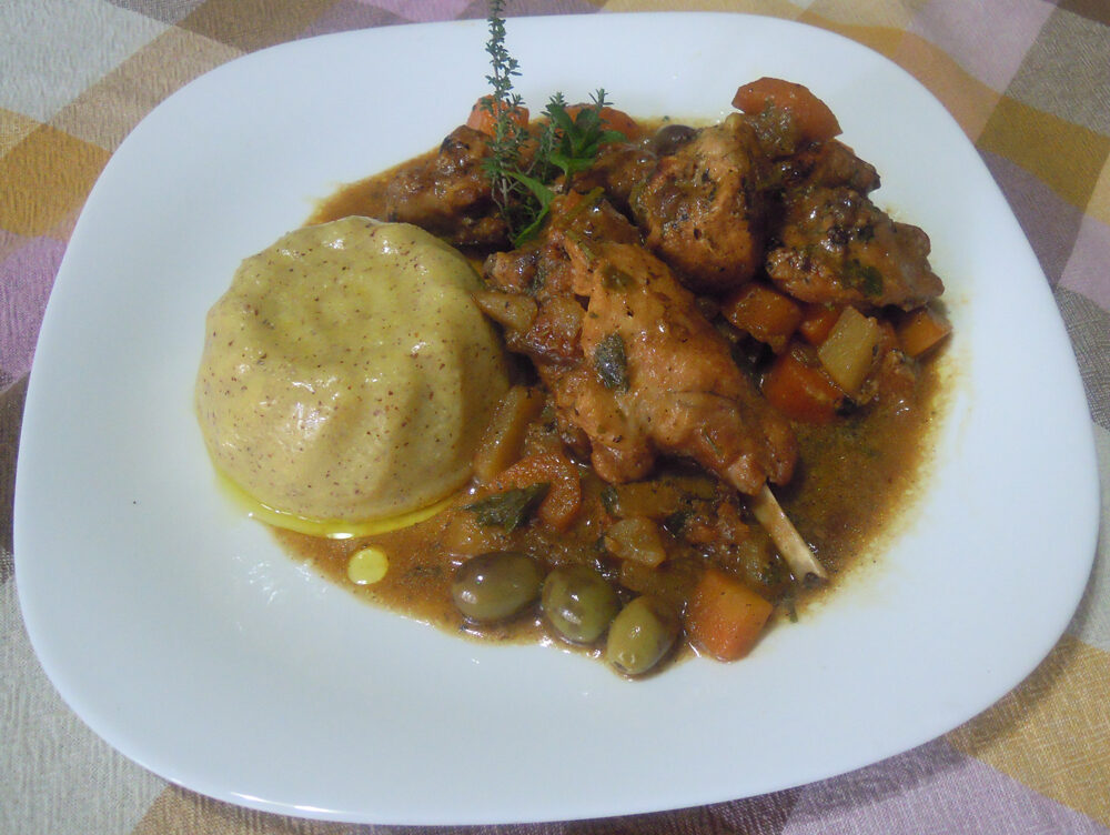 Coniglio in umido con polenta