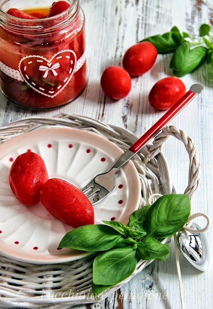 conserva di pomodori datterini pelati