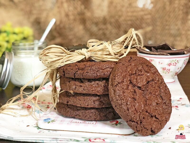 Cookie gigante al triplo cioccolato