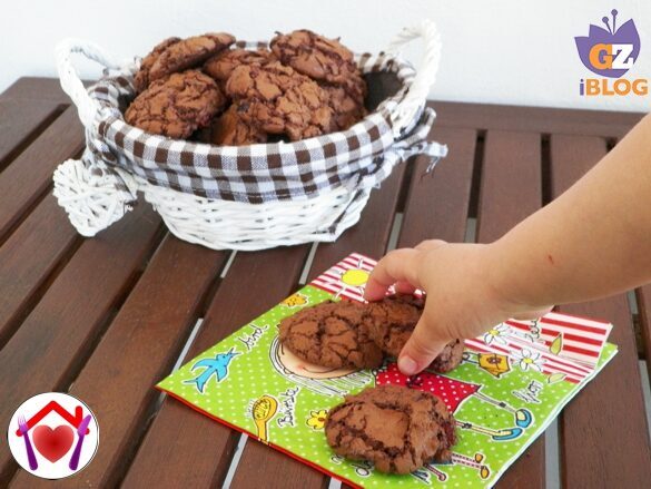 Cookies al cioccolato fondente e mirtilli rossi
