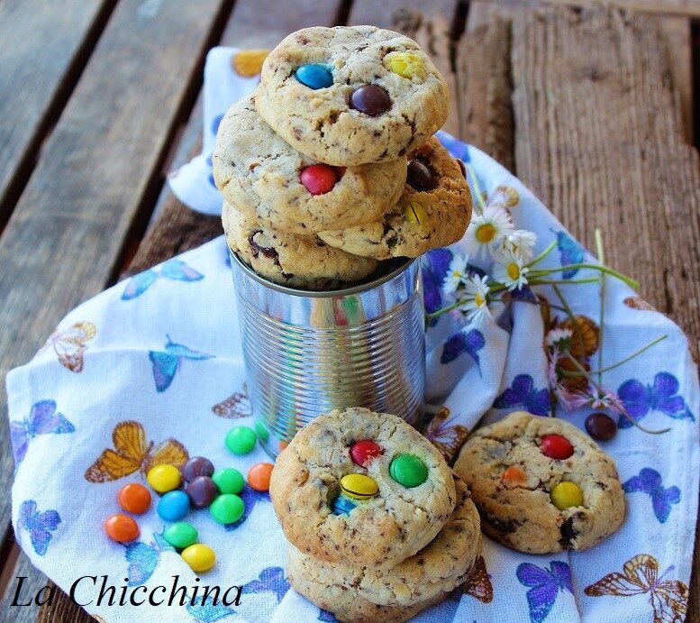 Cookies con cioccolato, nocciole e smarties