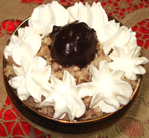 Coppa di crema di castagne con panna