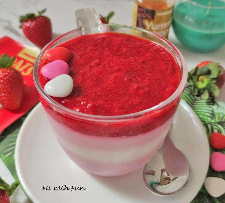 Coppa fior di fragola yogurt e avena proteica e senza cottura