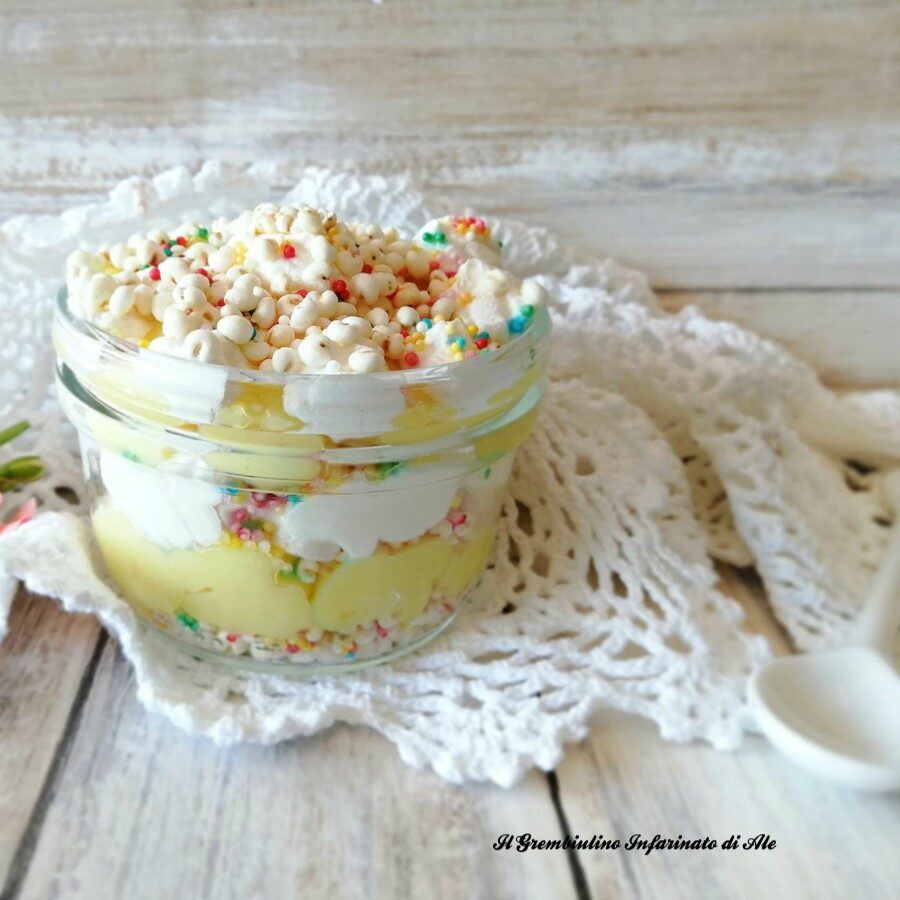 Coppe di crema pasticcera e panna