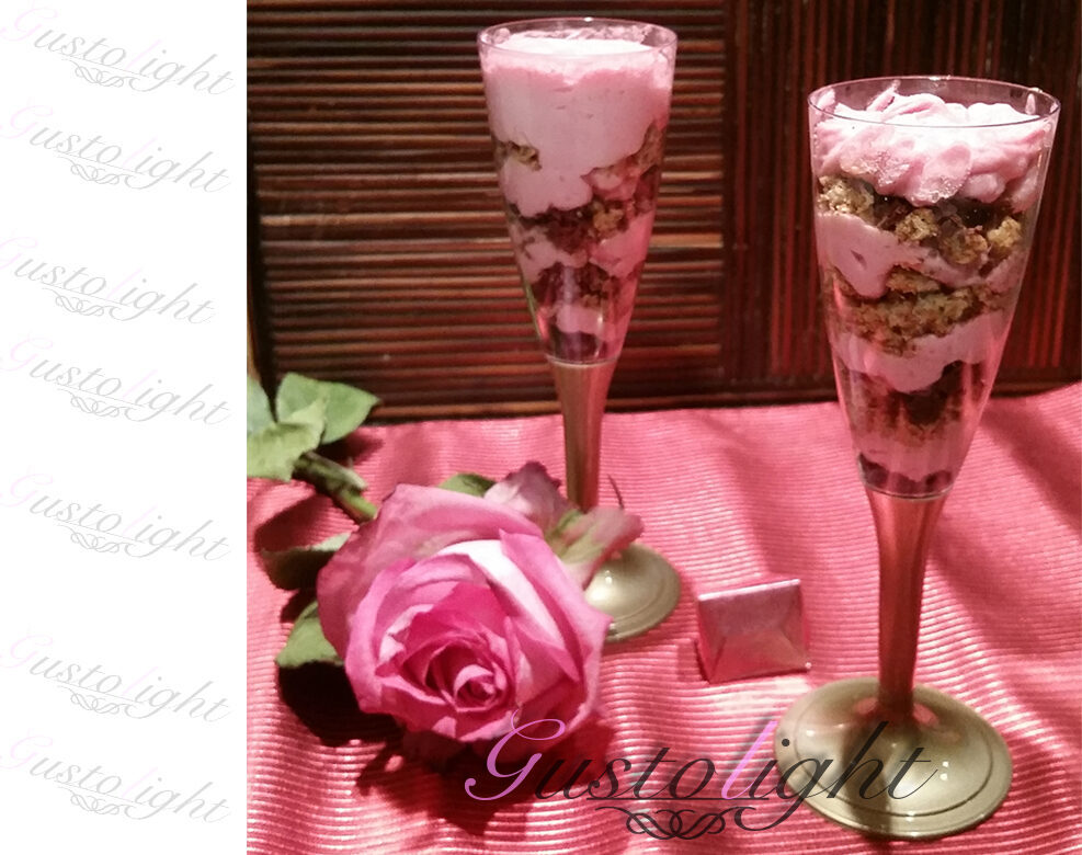 Coppe di mousse light lla fragola