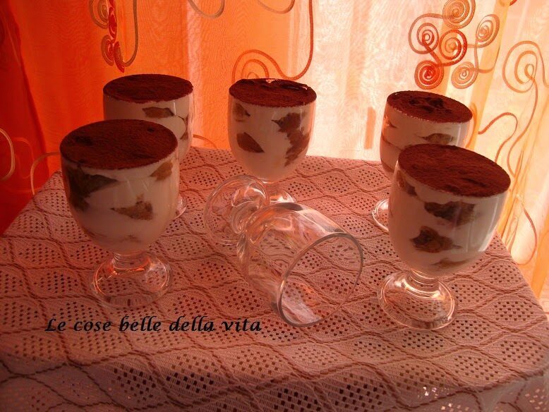 Coppe di savoiardi affogati nella panna