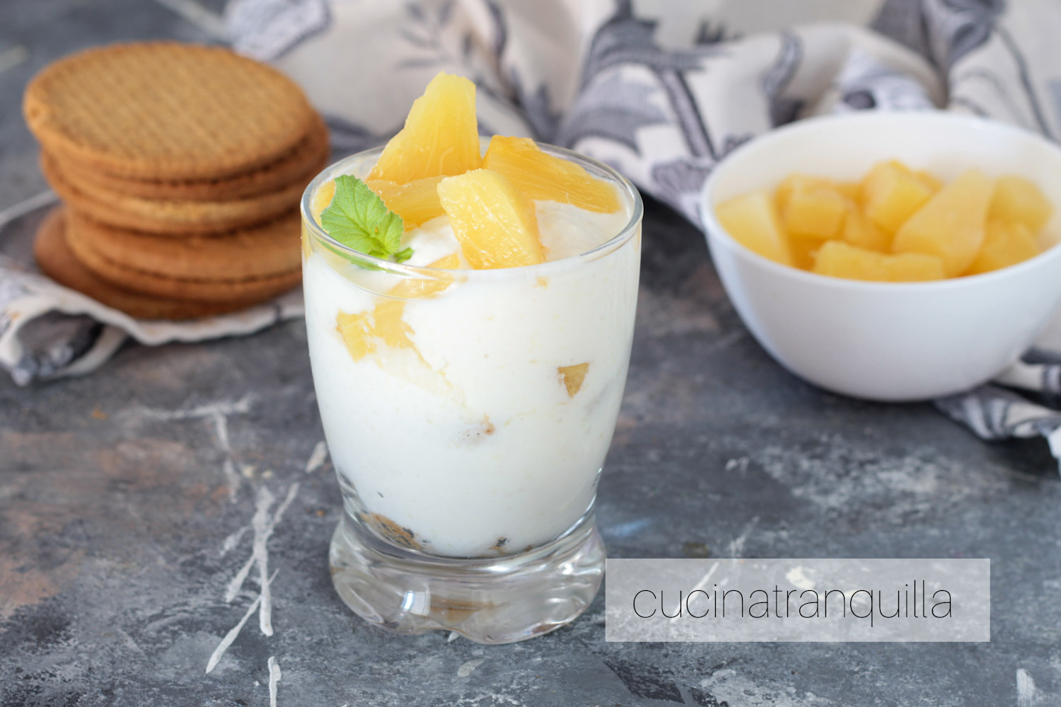 Coppetta di ricotta e ananas