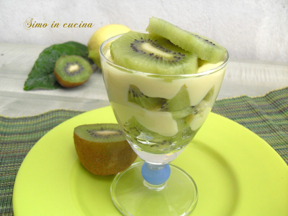 Coppette con crema pasticcera e kiwi